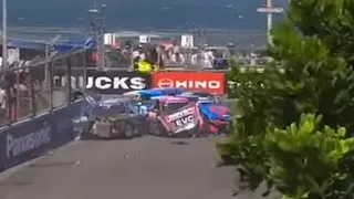 MASSIVE PILEUP - 2023 Aussie V8 SuperCars at Newcastle