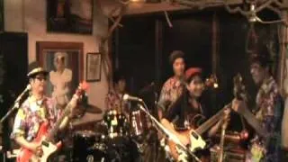 THE VENTURES　ザ　ベンチャ－ズ　NOKIE EDWARDS ノ－キ－エドワ－ズ　　Pipeline/ Chicchi with N-Fick
