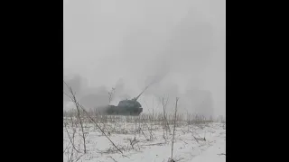 Ukrainian Panzerhaubitze 2000 firing at Russian positions in Bakhmut, Ukraine 2/12/23.