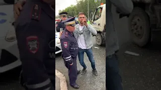 Поведение участников вчерашнего "ДТП в прямом эфире на Мельникайте" уже после аварии