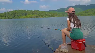 Fishing Video. Hunting Big Black Carp with Hook | Girl Fishing