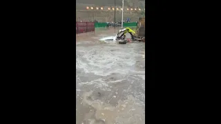 2 trapped in car saved by police in Gansu, China