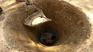 Amazing Two Man Dig Find Groundwater The Front Grass Roof Underground House In Forest