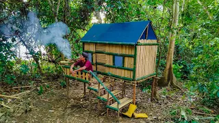 Camping hujan deras || Membangun shelter bambu sederhana di hutan