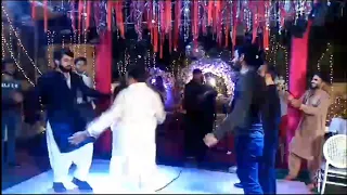 Ishq Murshid ky set py dance party BTS #BilalAbbasKhan #DurefishanSaleem #showbiztimes #ishqmurshid