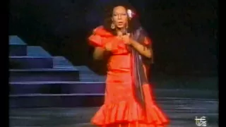 Julio Sabala imita a Lola Flores y Julio Iglesias en el Festival de la OTI 1990
