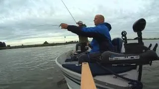 Verticalen op snoekbaars/snoek, op de rivier De Lek 09-08-2014