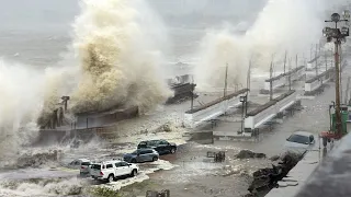 Unbelievable Footage! Massive tidal waves strike Cape Town, South Africa!