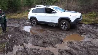 2014 Jeep Cherokee Trailhawk off road in Tremblant at the Jamboree Canada La Diable 2014