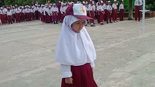 Kelas 1 SD Pimpin Upacara Bendera Di SDN 1 Sinar Banten