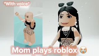 My MOM plays ROBLOX for the FIRST TIME 😳😱😭 *WITH VOICE*