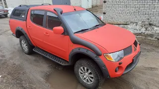 Яркая Mitsubishi L200 в защитном покрытии "RAPTOR"