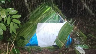 Camping in the pouring rain, sleep well in the warmth of a natural shelter