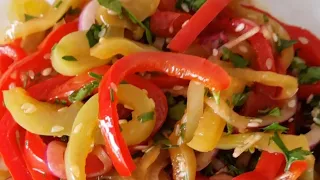 Яркая и вкусная закуска из болгарского перца. Вкусный салат.