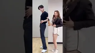 Yunjin Le sserafim & Mingyu Seventeen dancing HOT (MingJin)