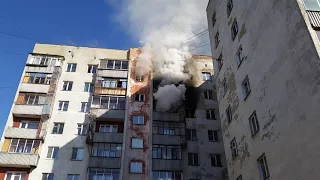 Взрыв жилого дома в Екатеринбурге горит изнутри квартира