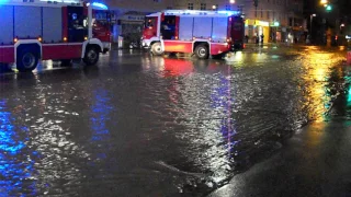 GEPLATZT HAUPTWASSER LEITUNG  ! WIEN