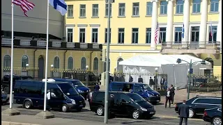 "Кортеж" Путина у президентского дворца в Хельсинки