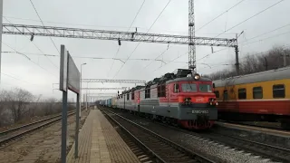 Электровозы ВЛ80с 852А/1197 с грузовым поездом.