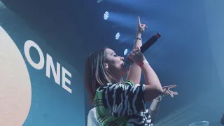 MK x Raphaella perform 'ONE NIGHT' 👆🏽🌘 Live @ Brixton Academy London