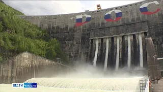 Рекордно низкий уровень воды в Енисее заставил энергетиков перераспределить нагрузку на станции