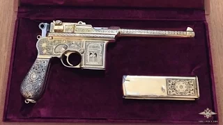 Полицейские Северной Осетии изъяли у торговцев оружия золотой пистолет «MAUSER»