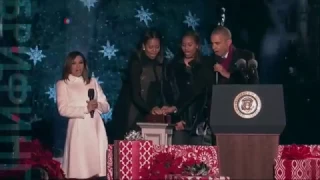 Обама зажег огни на елке у Белого дома