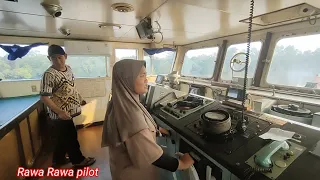 MV.JUNTOKU  DRIVER CEWEK BERLAYAR DI SUNGAI SEMPIT