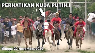 Balap Kuda di Lapangan Sasake Lombok Tengah