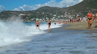 Kleopatra beach Alanya, Turkey in October: big wave.