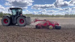 CLAAS XERION 3800 | VÄDERSTAD CARRIER 650, CROSSCUTTER DISCS