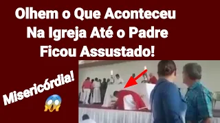 Olhem o Que Aconteceu Na Igreja, Até o Padre Ficou Assustado.