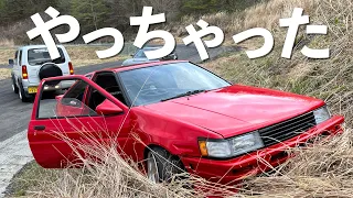 【ハラハラドキドキ】AE86ドリフト練習中の５０歳オジサンがクラッシュ！瞬間にカメラが捉えたもの！