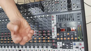 Para que sirven algunos botones del Mexclador BEHRINGER SX2442FX