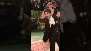 Let's tip our hats off to #BarryKeoghan! 🎩 #MetGala #Shorts