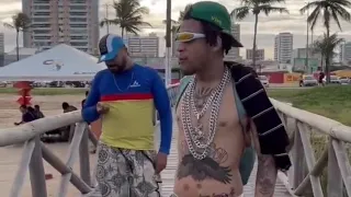 CABISBAIXO RESENHANDO COM SEU PARCEIRO EM PRAIA DE MALOKA E FUMAND0 UM BECK COM COROA FOLGADO😂😂