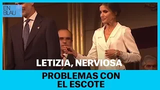 LETIZIA, NERVIOSA POR EL ESCOTE PIDE AYUDA