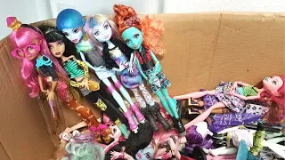 Endless box with Monster High Dolls. We are looking for their disadvantages.