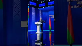 Лукашенко придумал оправдание своим "синим пальцам"