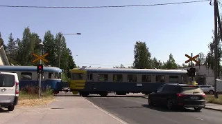 PMR MUS 1912 passed HINTHAARA KESKUS (km 0052+0321) level crossing @ Porvoo, Finland