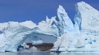 Glacier ice bridge collapses in Perito Moreno, Patagonia, Argentina | Glacier | Shock wave (2/4)