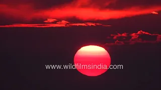 Painting the sky: Mesmerizing sunset time lapse in Jabarkhet