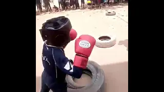 Ce jeune Boxeur de 9ans à de l'avenir devant lui.