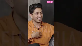 Koi Larki Akar Pyar Ka Izhar Karay Tu Kya Karain Gay - Talha Chahour