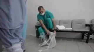 Life of ICU doctor treating virus patients in Russia