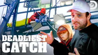 Broken Light Nearly Falls on Crew! | Deadliest Catch