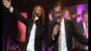 Banderas canta a dúo con Bisbal, "El Mariachi"