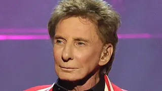 Barry Manilow's Latest Appearance Causes A Stir At The NYC Tree Lighting