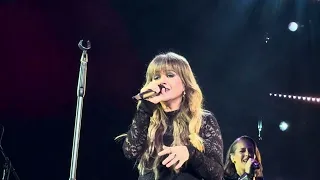 Kelly Clarkson performs Magic in Atlantic City, NJ on 5/11/24.