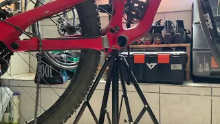 How to remove Race Face Next R cranks